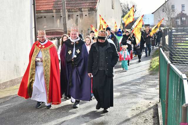 [WIDEO/FOTO] Orszak Trzech Króli przeszedł ulicami Dobromierza