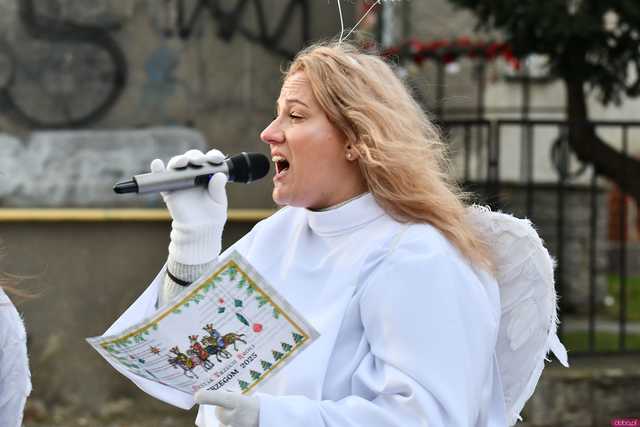 [WIDEO/FOTO] Trzej Królowie przybyli do Strzegomia. Przez miasto przeszedł uroczysty orszak