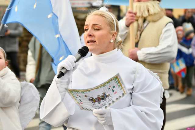 [WIDEO/FOTO] Trzej Królowie przybyli do Strzegomia. Przez miasto przeszedł uroczysty orszak