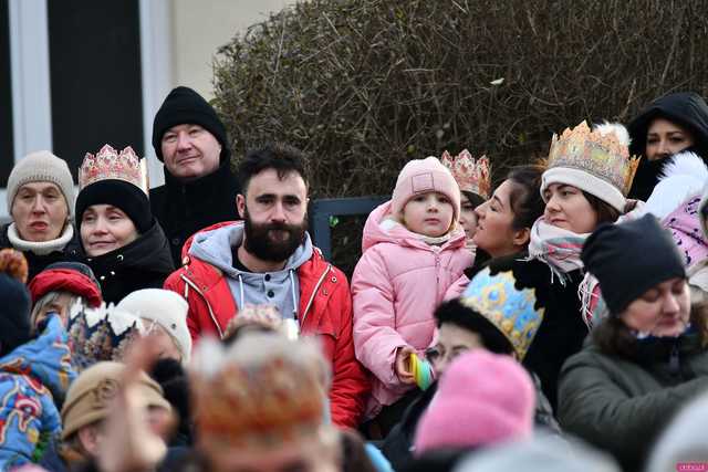 [WIDEO/FOTO] Trzej Królowie przybyli do Strzegomia. Przez miasto przeszedł uroczysty orszak