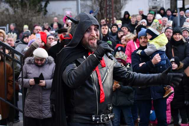 [WIDEO/FOTO] Trzej Królowie przybyli do Strzegomia. Przez miasto przeszedł uroczysty orszak