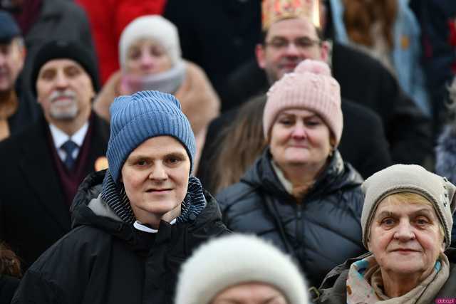 [WIDEO/FOTO] Trzej Królowie przybyli do Strzegomia. Przez miasto przeszedł uroczysty orszak