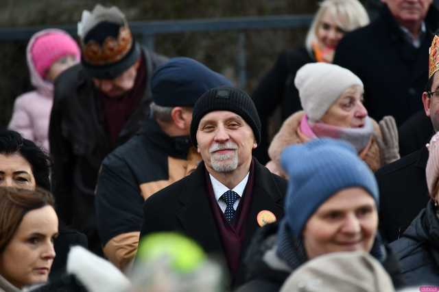 [WIDEO/FOTO] Trzej Królowie przybyli do Strzegomia. Przez miasto przeszedł uroczysty orszak