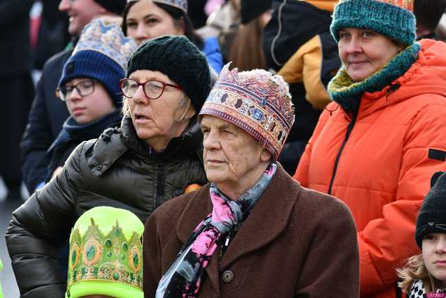 [WIDEO/FOTO] Trzej Królowie przybyli do Strzegomia. Przez miasto przeszedł uroczysty orszak