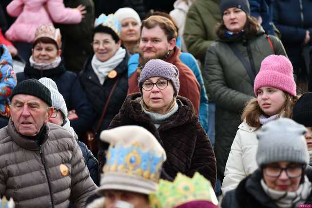 [WIDEO/FOTO] Trzej Królowie przybyli do Strzegomia. Przez miasto przeszedł uroczysty orszak