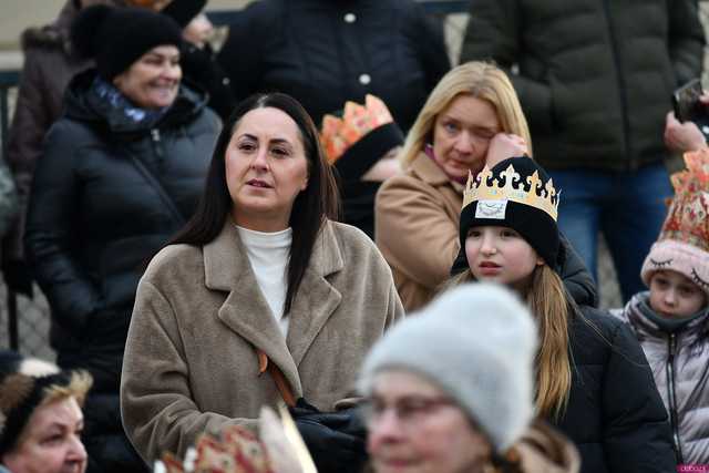 [WIDEO/FOTO] Trzej Królowie przybyli do Strzegomia. Przez miasto przeszedł uroczysty orszak