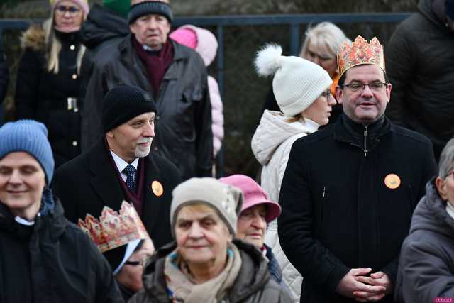 [WIDEO/FOTO] Trzej Królowie przybyli do Strzegomia. Przez miasto przeszedł uroczysty orszak