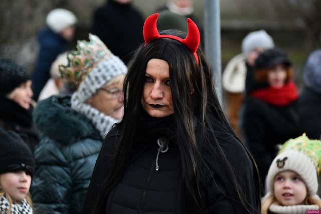 [WIDEO/FOTO] Trzej Królowie przybyli do Strzegomia. Przez miasto przeszedł uroczysty orszak