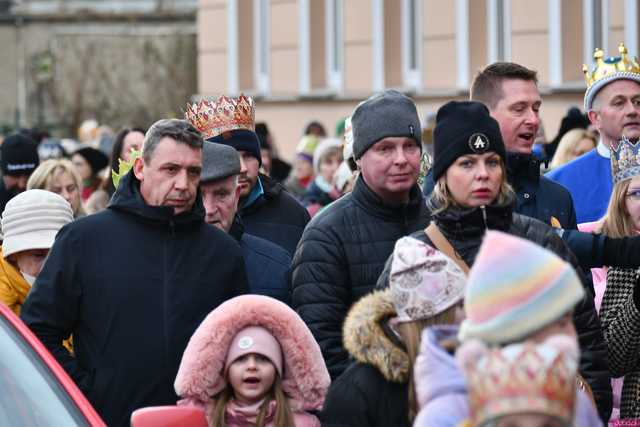 [WIDEO/FOTO] Trzej Królowie przybyli do Strzegomia. Przez miasto przeszedł uroczysty orszak