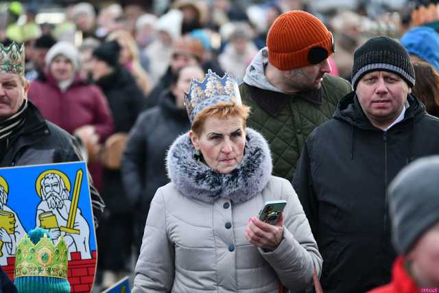 [WIDEO/FOTO] Trzej Królowie przybyli do Strzegomia. Przez miasto przeszedł uroczysty orszak