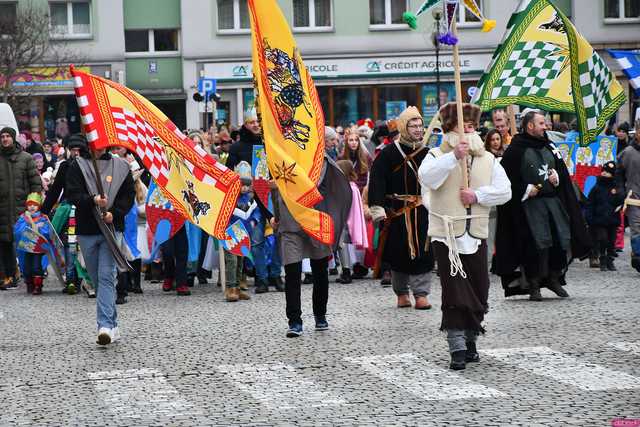 [WIDEO/FOTO] Trzej Królowie przybyli do Strzegomia. Przez miasto przeszedł uroczysty orszak