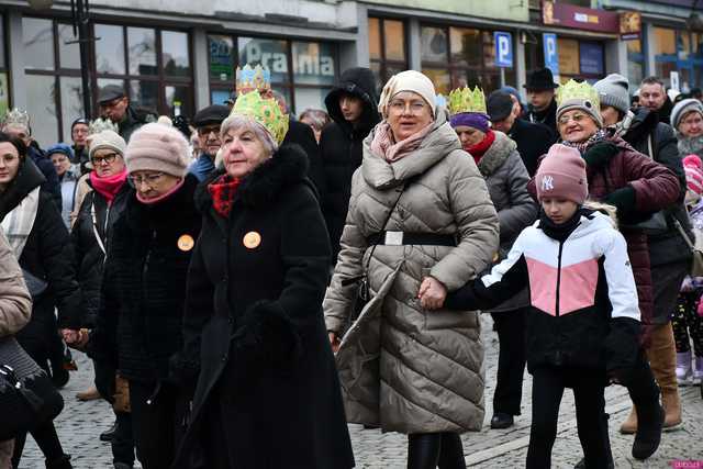 [WIDEO/FOTO] Trzej Królowie przybyli do Strzegomia. Przez miasto przeszedł uroczysty orszak
