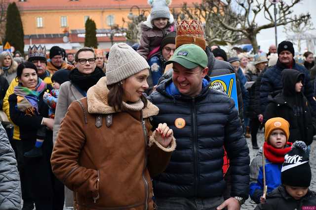 [WIDEO/FOTO] Trzej Królowie przybyli do Strzegomia. Przez miasto przeszedł uroczysty orszak