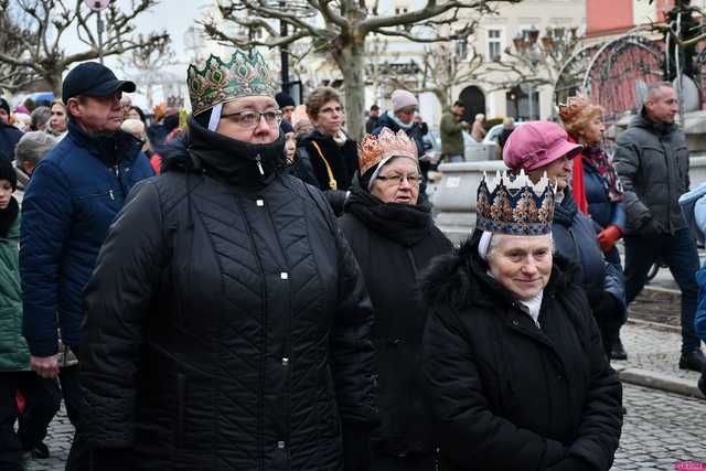 [WIDEO/FOTO] Trzej Królowie przybyli do Strzegomia. Przez miasto przeszedł uroczysty orszak