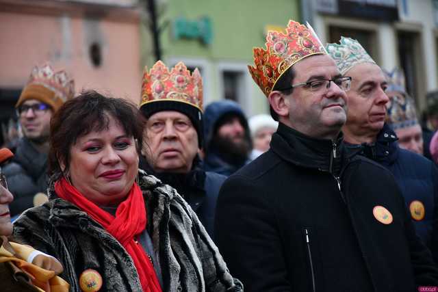 [WIDEO/FOTO] Trzej Królowie przybyli do Strzegomia. Przez miasto przeszedł uroczysty orszak