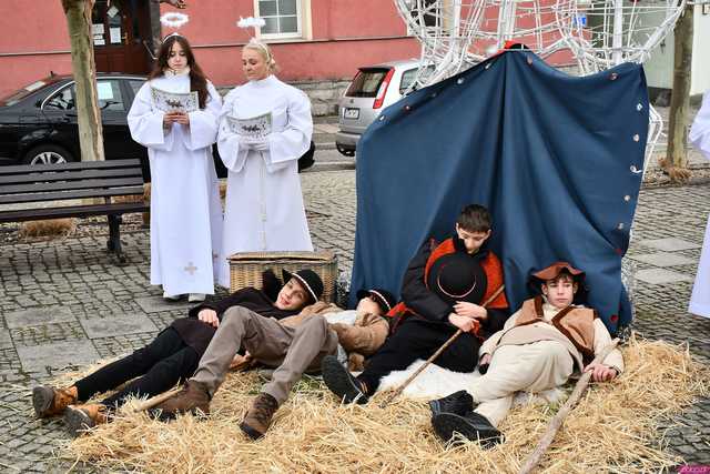 [WIDEO/FOTO] Trzej Królowie przybyli do Strzegomia. Przez miasto przeszedł uroczysty orszak