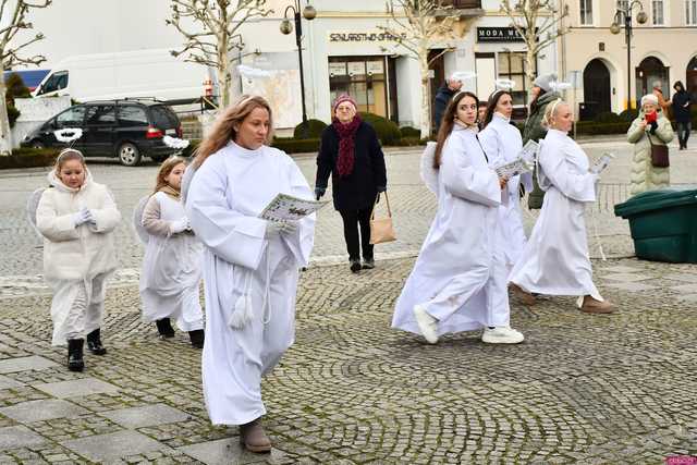 [WIDEO/FOTO] Trzej Królowie przybyli do Strzegomia. Przez miasto przeszedł uroczysty orszak