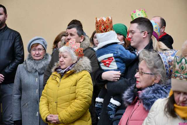 [WIDEO/FOTO] Trzej Królowie przybyli do Strzegomia. Przez miasto przeszedł uroczysty orszak