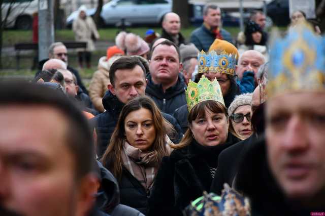 [WIDEO/FOTO] Trzej Królowie przybyli do Strzegomia. Przez miasto przeszedł uroczysty orszak