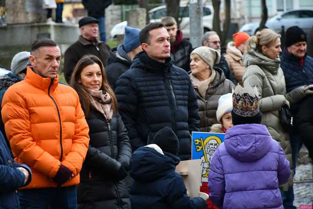 [WIDEO/FOTO] Trzej Królowie przybyli do Strzegomia. Przez miasto przeszedł uroczysty orszak