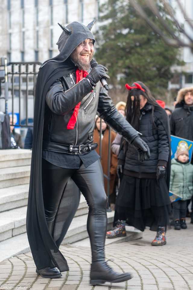 [WIDEO/FOTO] Trzej Królowie przybyli do Strzegomia. Przez miasto przeszedł uroczysty orszak