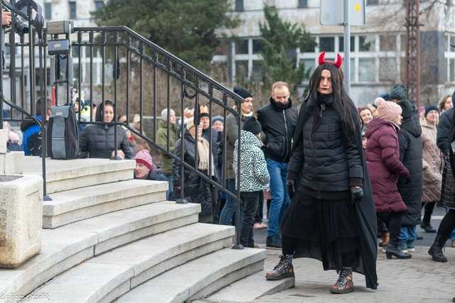 [WIDEO/FOTO] Trzej Królowie przybyli do Strzegomia. Przez miasto przeszedł uroczysty orszak