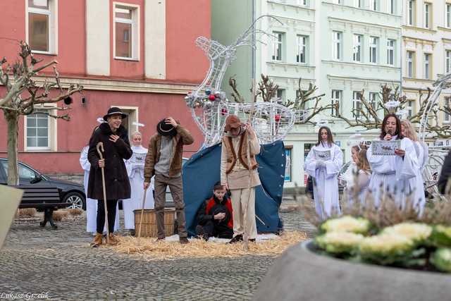 [WIDEO/FOTO] Trzej Królowie przybyli do Strzegomia. Przez miasto przeszedł uroczysty orszak