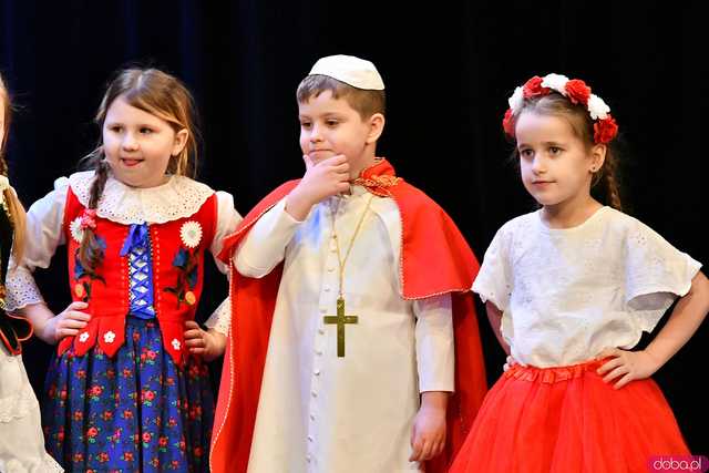 [FOTO] Ruszył XXXII Przegląd Zespołów Kolędniczych. Występują przedszkolaki i uczniowie ze Świdnicy i Witoszowa Dolnego