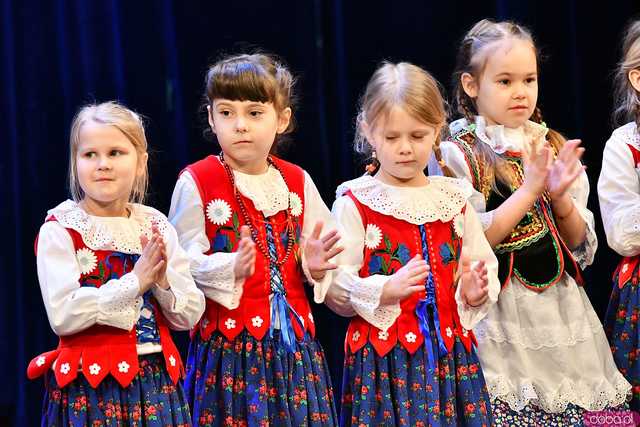 [FOTO] Ruszył XXXII Przegląd Zespołów Kolędniczych. Występują przedszkolaki i uczniowie ze Świdnicy i Witoszowa Dolnego