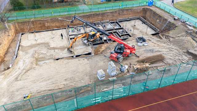 Trwa budowa nowego hotelu i siłowni. To inwestycja za ponad 8,5 mln złotych [FOTO z POWIETRZA]
