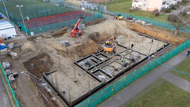 Trwa budowa nowego hotelu i siłowni. To inwestycja za ponad 8,5 mln złotych [FOTO z POWIETRZA]