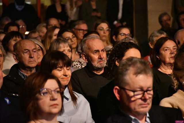 [WIDEO/FOTO] Pełna sala, podniosła atmosfera i występ gwiazdy podczas Spotkania Noworocznego w Żarowie