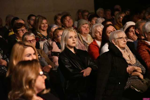 [WIDEO/FOTO] Pełna sala, podniosła atmosfera i występ gwiazdy podczas Spotkania Noworocznego w Żarowie