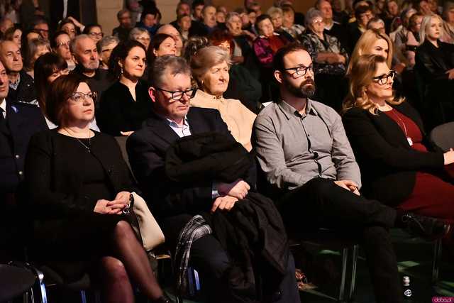 [WIDEO/FOTO] Pełna sala, podniosła atmosfera i występ gwiazdy podczas Spotkania Noworocznego w Żarowie