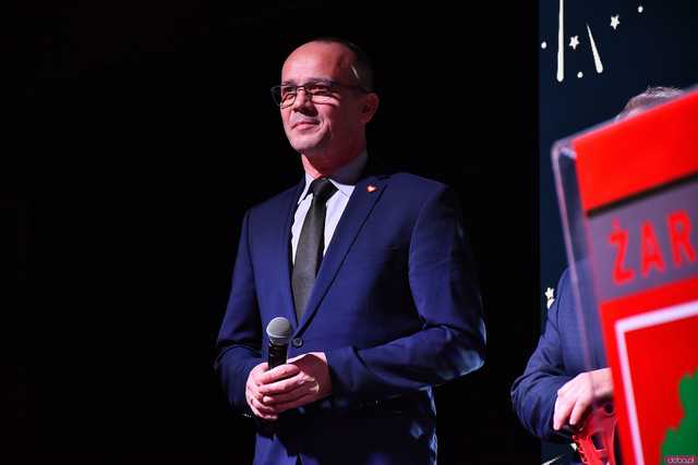 [WIDEO/FOTO] Pełna sala, podniosła atmosfera i występ gwiazdy podczas Spotkania Noworocznego w Żarowie