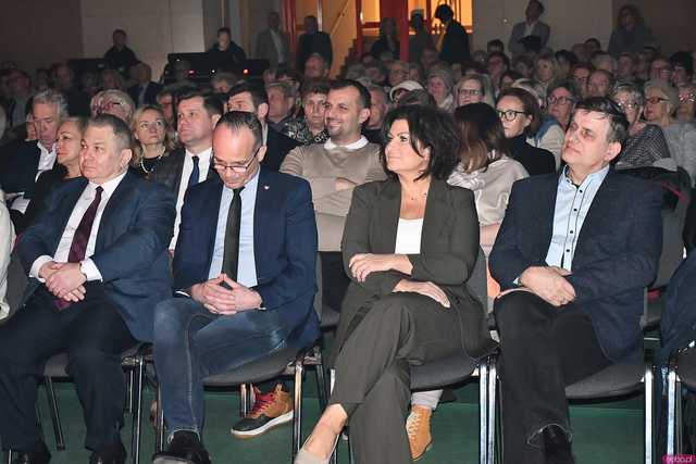 [WIDEO/FOTO] Pełna sala, podniosła atmosfera i występ gwiazdy podczas Spotkania Noworocznego w Żarowie