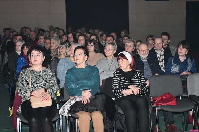 [WIDEO/FOTO] Pełna sala, podniosła atmosfera i występ gwiazdy podczas Spotkania Noworocznego w Żarowie