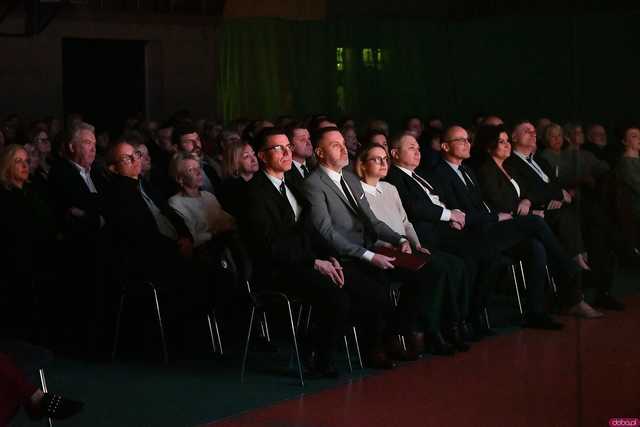 [WIDEO/FOTO] Pełna sala, podniosła atmosfera i występ gwiazdy podczas Spotkania Noworocznego w Żarowie