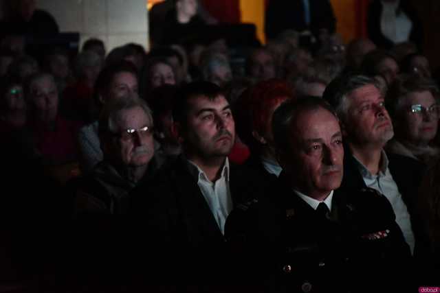 [WIDEO/FOTO] Pełna sala, podniosła atmosfera i występ gwiazdy podczas Spotkania Noworocznego w Żarowie