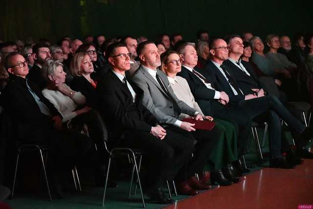 [WIDEO/FOTO] Pełna sala, podniosła atmosfera i występ gwiazdy podczas Spotkania Noworocznego w Żarowie