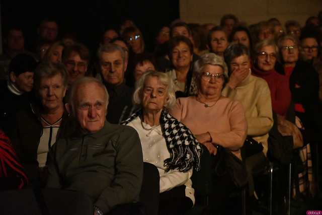 [WIDEO/FOTO] Pełna sala, podniosła atmosfera i występ gwiazdy podczas Spotkania Noworocznego w Żarowie