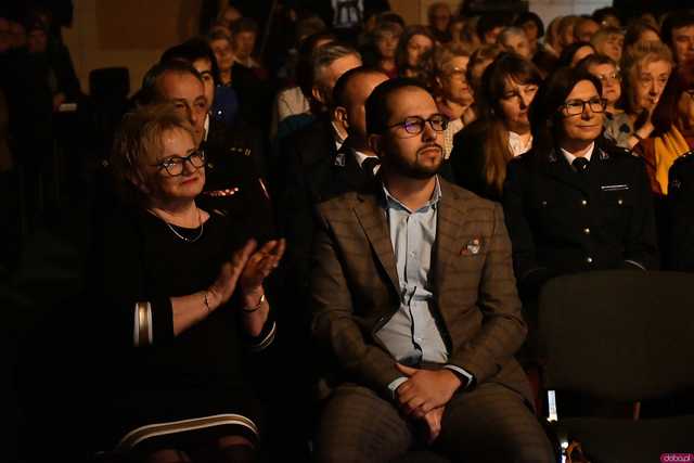 [WIDEO/FOTO] Pełna sala, podniosła atmosfera i występ gwiazdy podczas Spotkania Noworocznego w Żarowie