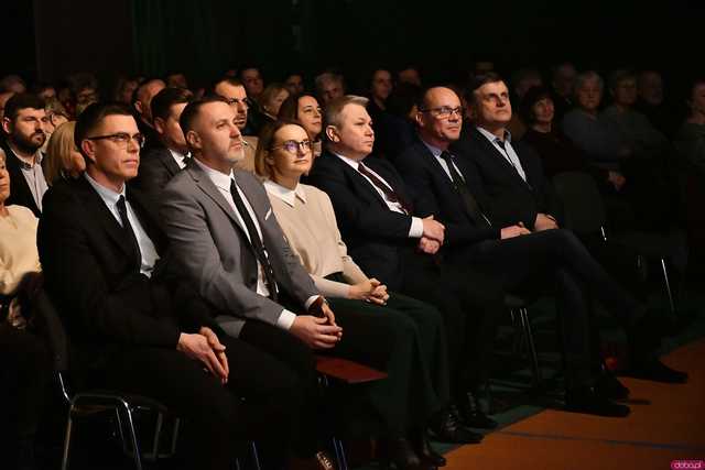 [WIDEO/FOTO] Pełna sala, podniosła atmosfera i występ gwiazdy podczas Spotkania Noworocznego w Żarowie