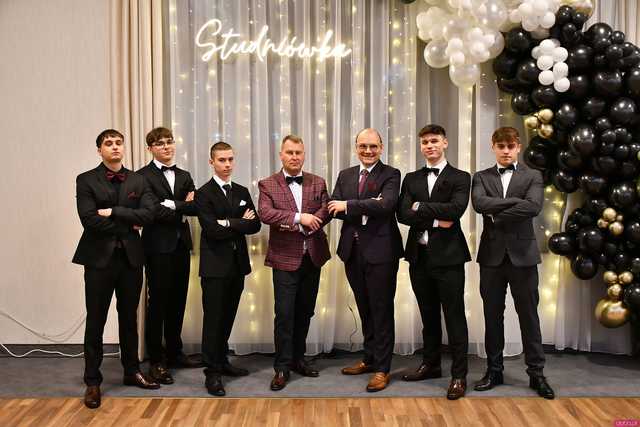 [FOTO] Ten wieczór zapamiętają na zawsze! Maturzyści z Hotelarki bawili się na balu studniówkowym