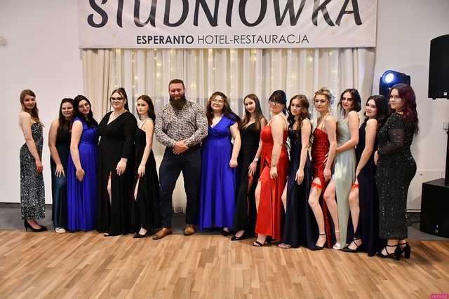 [FOTO] Ten wieczór zapamiętają na zawsze! Maturzyści z Hotelarki bawili się na balu studniówkowym