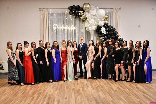 [FOTO] Ten wieczór zapamiętają na zawsze! Maturzyści z Hotelarki bawili się na balu studniówkowym