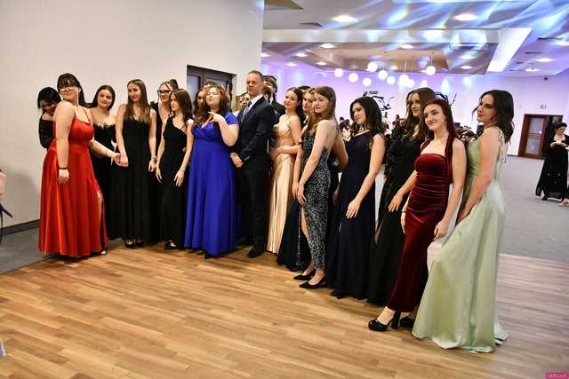 [FOTO] Ten wieczór zapamiętają na zawsze! Maturzyści z Hotelarki bawili się na balu studniówkowym