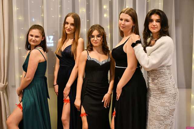 [FOTO] Ten wieczór zapamiętają na zawsze! Maturzyści z Hotelarki bawili się na balu studniówkowym