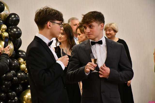 [FOTO] Ten wieczór zapamiętają na zawsze! Maturzyści z Hotelarki bawili się na balu studniówkowym
