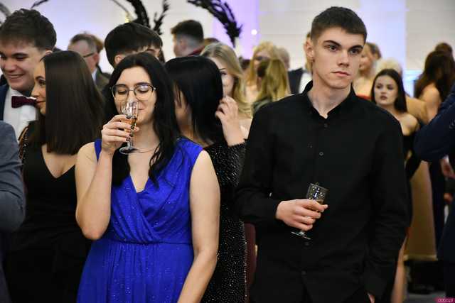 [FOTO] Ten wieczór zapamiętają na zawsze! Maturzyści z Hotelarki bawili się na balu studniówkowym